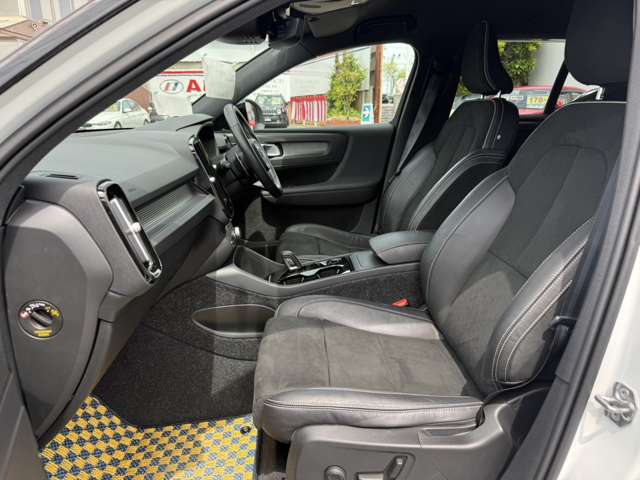 ボルボ ＸＣ４０ Ｔ４ ＡＷＤ Ｒデザイン ４ＷＤ R1年 (東海) 99