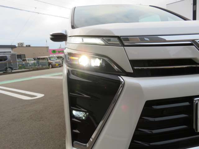 トヨタ ヴォクシー ２．０ ＺＳ 煌ＩＩ ４ＷＤ R1年 (甲信越・北陸) 99