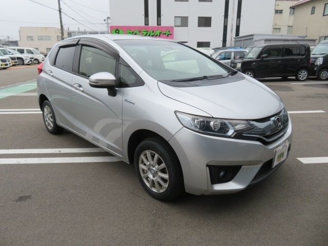 ホンダ フィット　ハイブリッド １．５ ハイブリッド Ｌパッケージ ４ＷＤ H27年 (甲信越・北陸) 99
