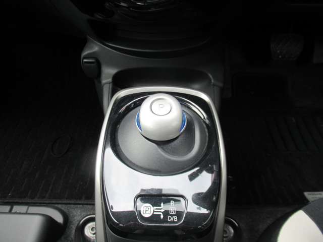 日産 ノート １．２ Ｅ－ＰＯＷＥＲ Ｘ H29年 (甲信越・北陸) 99