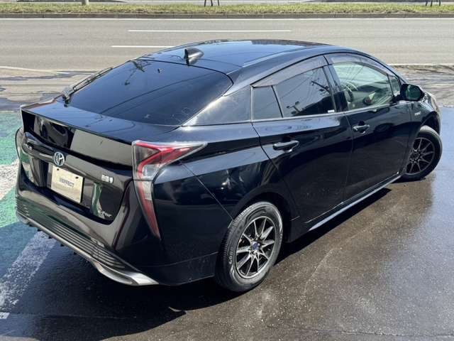 トヨタ プリウス １．８ Ｓ Ｅ－ＦＯＵＲ ４ＷＤ H28年 (北海道) 99