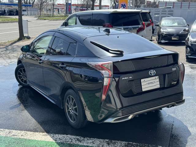 トヨタ プリウス １．８ Ｓ Ｅ－ＦＯＵＲ ４ＷＤ H28年 (北海道) 99