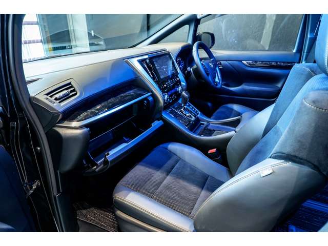 トヨタ アルファード　ハイブリッド ハイブリッド ２．５ Ｓ タイプゴールドＩＩ Ｅ－ＦＯＵＲ ４ＷＤ R4年 (北海道) 99
