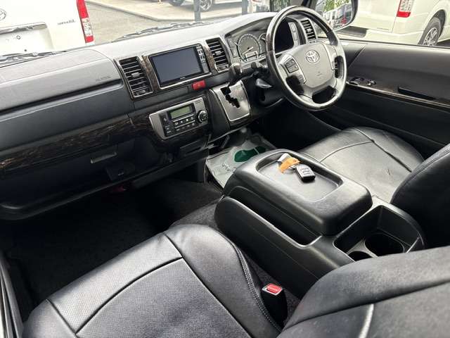 トヨタ ハイエースバン ２．８ スーパーＧＬ ダークプライム ロングボディ ディーゼルターボ H30年 (九州・沖縄) 99
