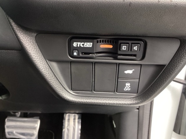 ホンダ ＺＲ－Ｖ ２．０ Ｅ：ＨＥＶ Ｚ ブラックスタイル R7年 (九州・沖縄) 99