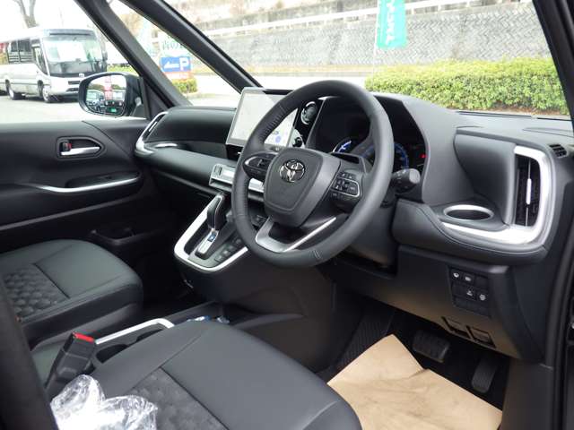 トヨタ ヴォクシー １．８ ハイブリッド Ｓ－Ｚ R8年 (九州・沖縄) 99