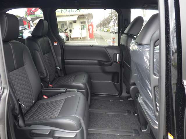 トヨタ ヴォクシー １．８ ハイブリッド Ｓ－Ｚ R8年 (九州・沖縄) 99