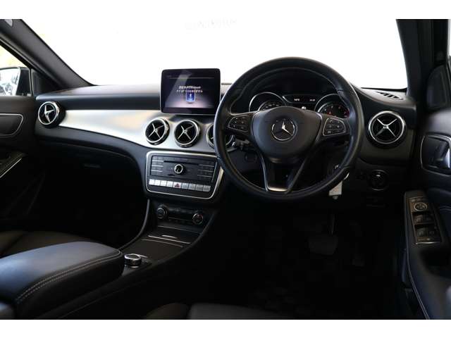 メルセデスベンツ ＧＬＡクラス ＧＬＡ２２０ ４マチック ４ＷＤ R1年 (近畿) 99