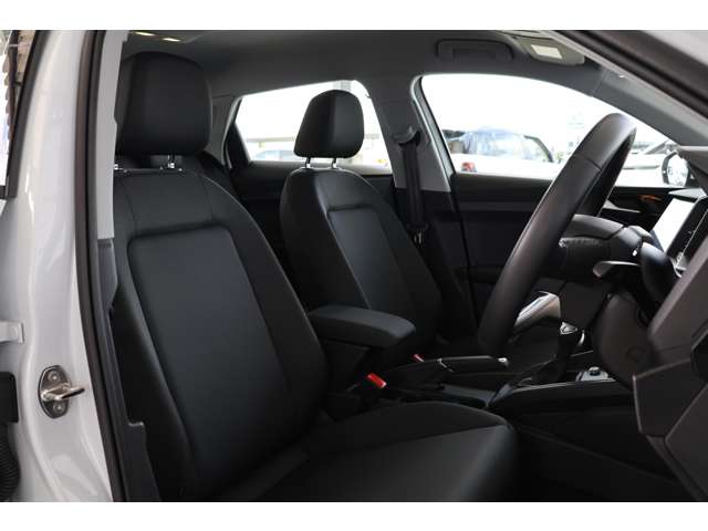 アウディ Ａ１　スポーツバック ２５　ＴＦＳＩ R5年 (近畿) 99