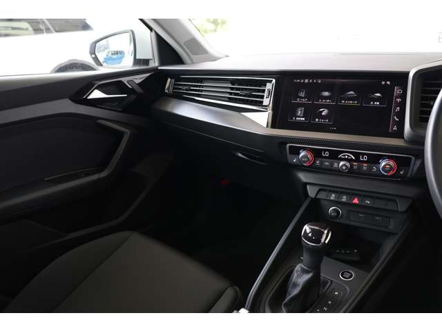 アウディ Ａ１　スポーツバック ２５　ＴＦＳＩ R5年 (近畿) 99