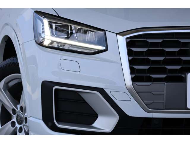 アウディ Ｑ２ １．０　ＴＦＳＩ　スポーツ H29年 (近畿) 99