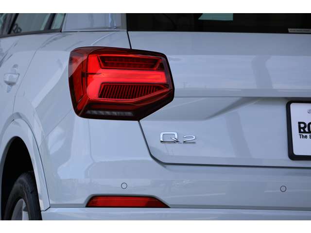 アウディ Ｑ２ １．０　ＴＦＳＩ　スポーツ H29年 (近畿) 99