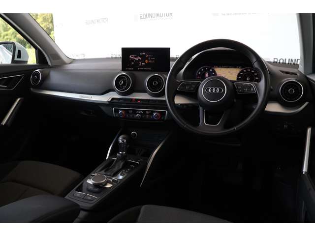 アウディ Ｑ２ １．０　ＴＦＳＩ　スポーツ H29年 (近畿) 99