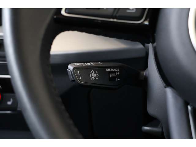 アウディ Ｑ２ １．０　ＴＦＳＩ　スポーツ H29年 (近畿) 99