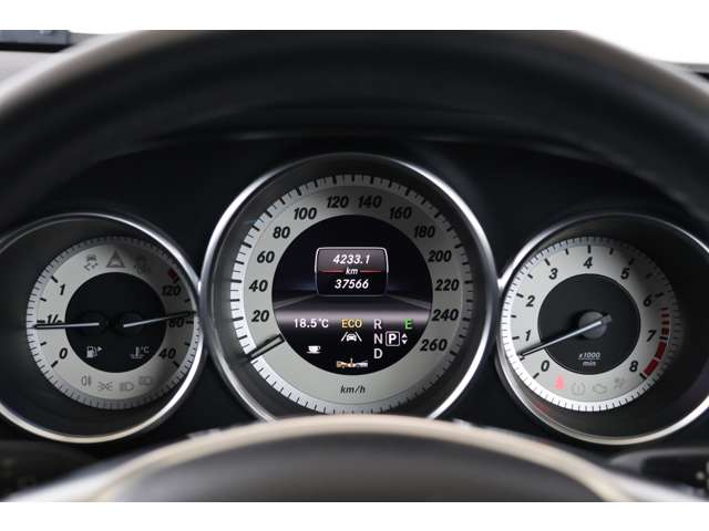 メルセデスベンツ ＣＬＳシューティングブレーク ＣＬＳ３５０ ブルーエフィシェンシー ＡＭＧスポーツパッケージ H24年 (近畿) 99