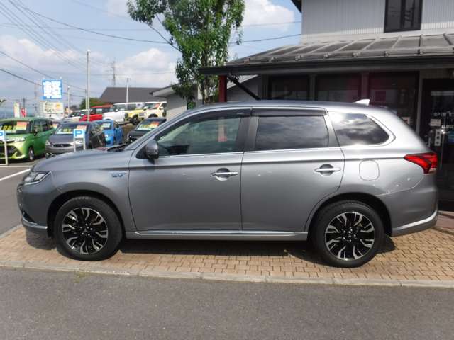 三菱 アウトランダーＰＨＥＶ ２．０ Ｇ ナビパッケージ ４ＷＤ H28年 (関東) 99