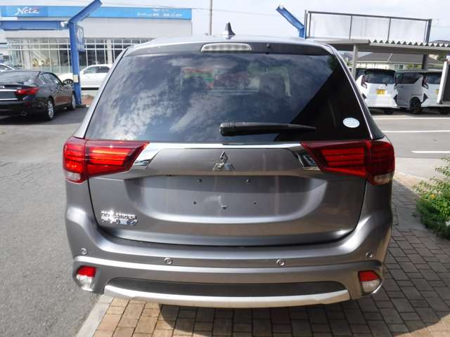 三菱 アウトランダーＰＨＥＶ ２．０ Ｇ ナビパッケージ ４ＷＤ H28年 (関東) 99