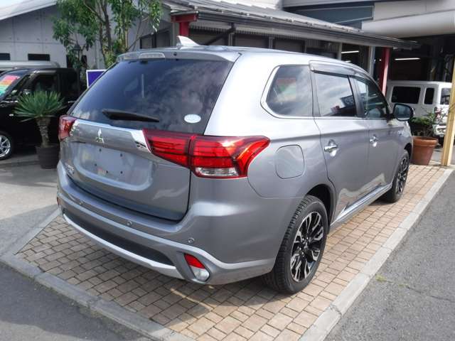 三菱 アウトランダーＰＨＥＶ ２．０ Ｇ ナビパッケージ ４ＷＤ H28年 (関東) 99