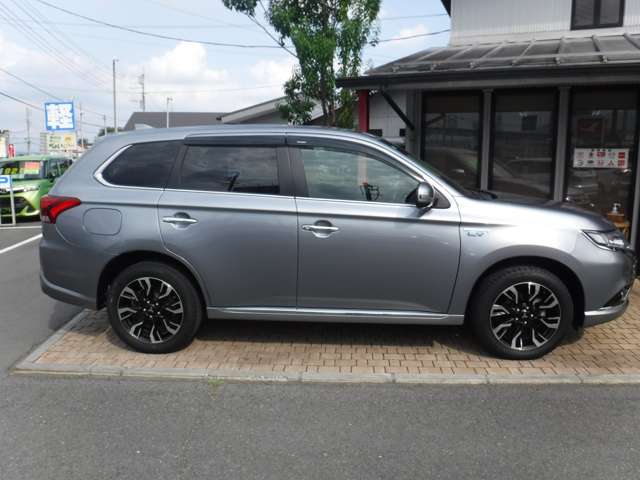 三菱 アウトランダーＰＨＥＶ ２．０ Ｇ ナビパッケージ ４ＷＤ H28年 (関東) 99