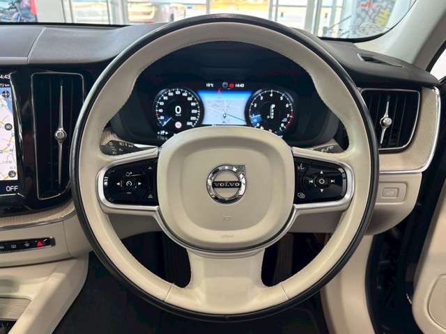 ボルボ ＸＣ６０ Ｔ５ ＡＷＤ インスクリプション ４ＷＤ H30年 (甲信越・北陸) 99
