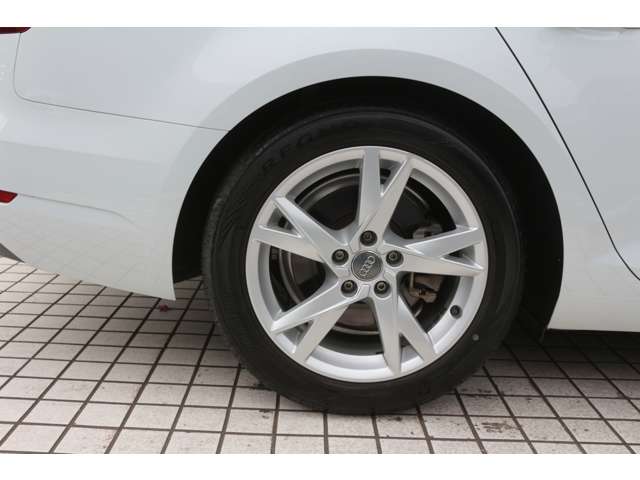 アウディ Ａ４　アバント １．４　ＴＦＳＩ　スポーツ H28年 (関東) 99