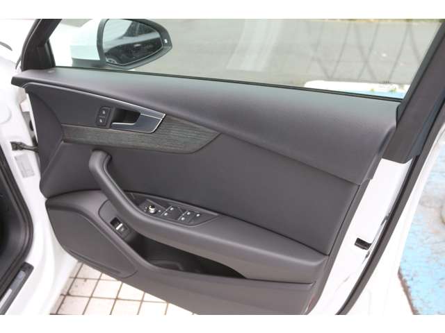 アウディ Ａ４　アバント １．４　ＴＦＳＩ　スポーツ H28年 (関東) 99