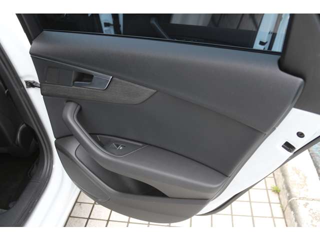 アウディ Ａ４　アバント １．４　ＴＦＳＩ　スポーツ H28年 (関東) 99