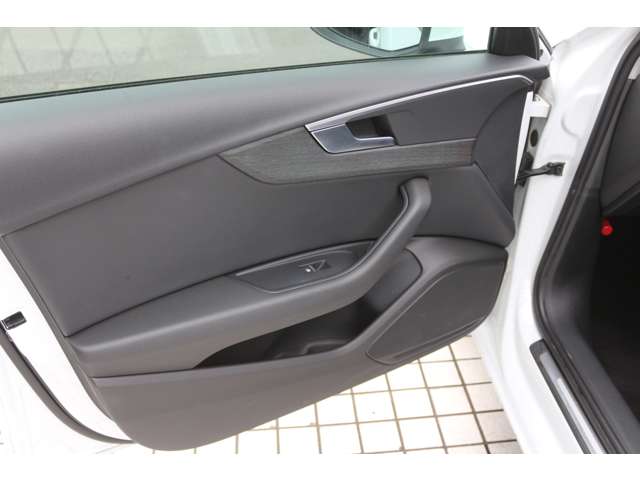 アウディ Ａ４　アバント １．４　ＴＦＳＩ　スポーツ H28年 (関東) 99