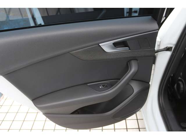 アウディ Ａ４　アバント １．４　ＴＦＳＩ　スポーツ H28年 (関東) 99