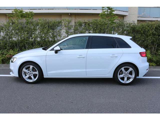 アウディ Ａ３　スポーツバック １．４　ＴＦＳＩ　スポーツ H29年 (関東) 99
