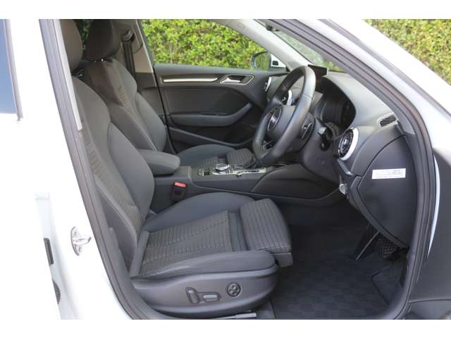 アウディ Ａ３　スポーツバック １．４　ＴＦＳＩ　スポーツ H29年 (関東) 99