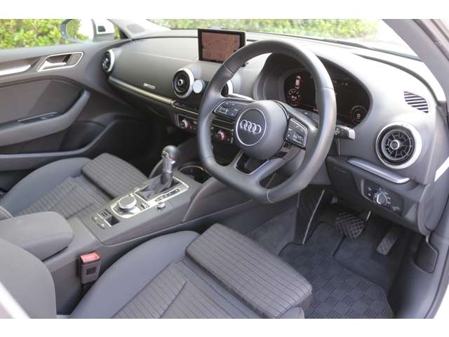 アウディ Ａ３　スポーツバック １．４　ＴＦＳＩ　スポーツ H29年 (関東) 99