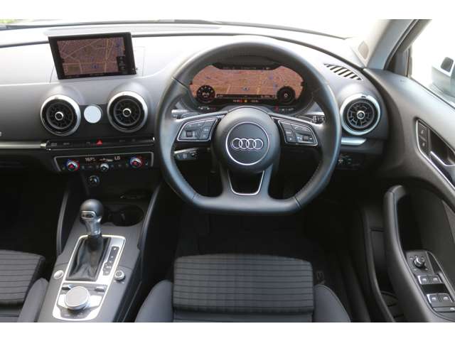 アウディ Ａ３　スポーツバック １．４　ＴＦＳＩ　スポーツ H29年 (関東) 99