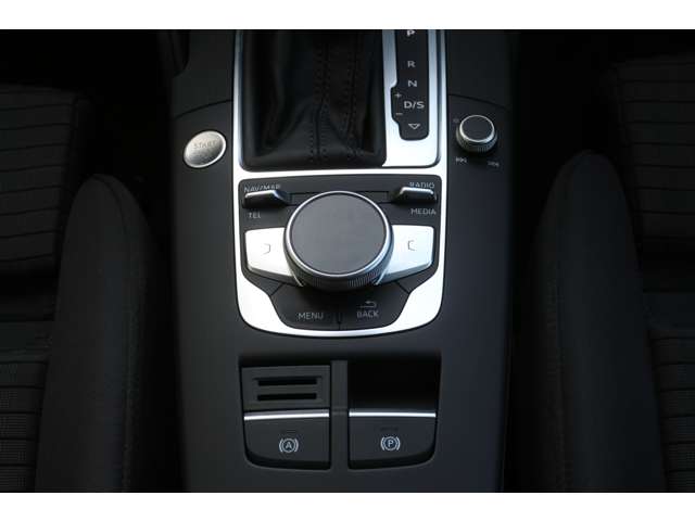 アウディ Ａ３　スポーツバック １．４　ＴＦＳＩ　スポーツ H29年 (関東) 99