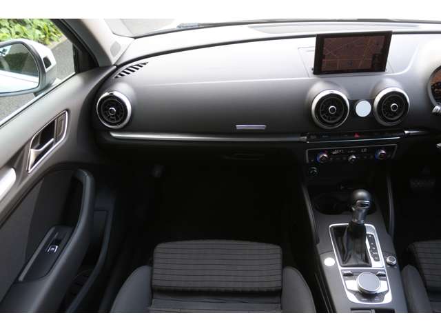 アウディ Ａ３　スポーツバック １．４　ＴＦＳＩ　スポーツ H29年 (関東) 99