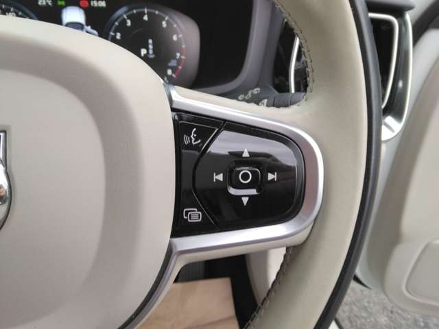 ボルボ Ｖ６０ Ｂ５　インスクリプション R3年 (関東) 99