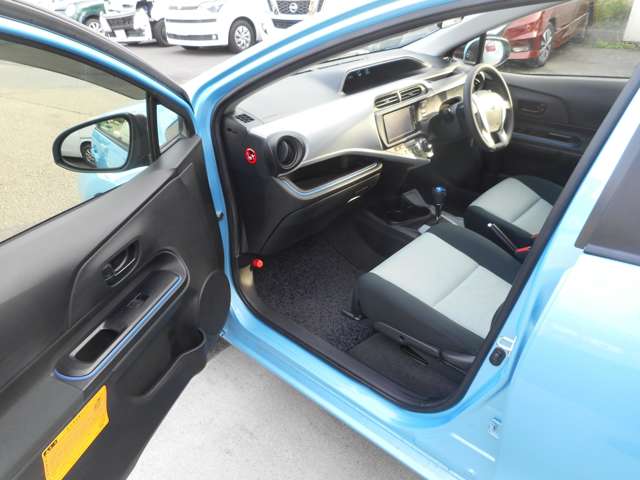 トヨタ アクア １．５ Ｓ ウェルキャブ 助手席回転シート車 Ａタイプ H26年 (東北) 99