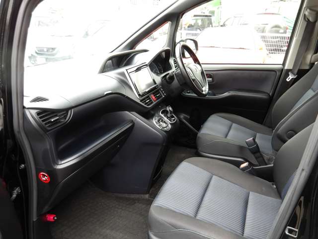 トヨタ ヴォクシー １．８ ハイブリッド ＺＳ H28年 (東北) 99