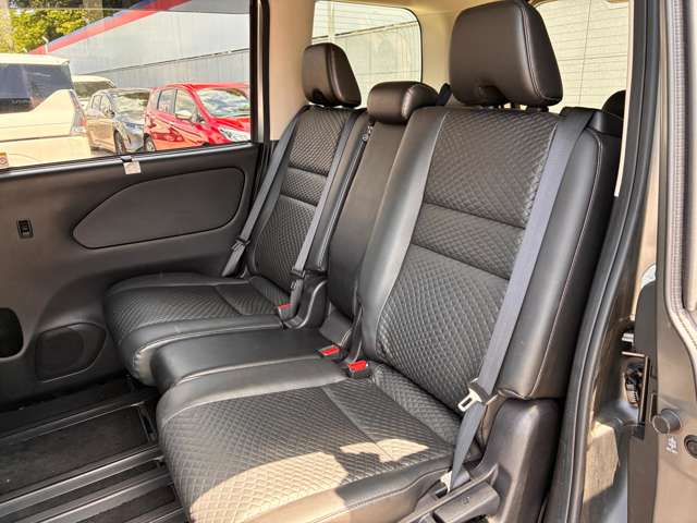 日産 セレナ ２．０ ハイウェイスター Ｖ ４ＷＤ R1年 (東北) 99