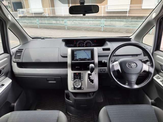 トヨタ ヴォクシー ２．０ ＺＳ 煌ＩＩ H21年 (関東) 99