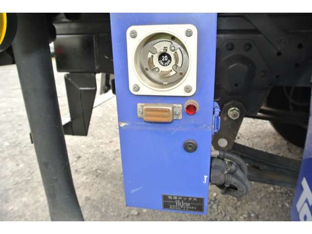いすゞ エルフ 蓄冷式・冷蔵冷凍車 H26年 (関東) 99