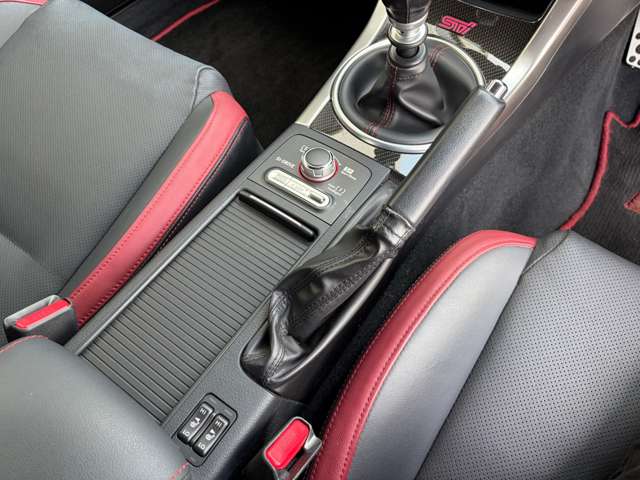 スバル ＷＲＸ　ＳＴＩ ＳＴＩ ２．０ ４ＷＤ H28年 (関東) 99