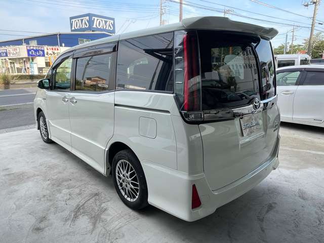 トヨタ ノア １．８ ハイブリッド ＳＩ ＷＸＢＩＩ R1年 (関東) 99