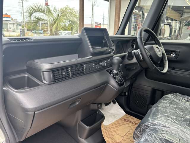 ホンダ Ｎ　ＢＯＸ カスタム ６６０ ターボ コーディネートスタイル モノトーン R8年 (関東) 99