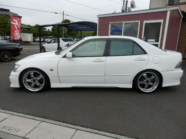 トヨタ アルテッツァ ２．０ ＲＳ２００ Ｚエディション H13年 (関東) 99