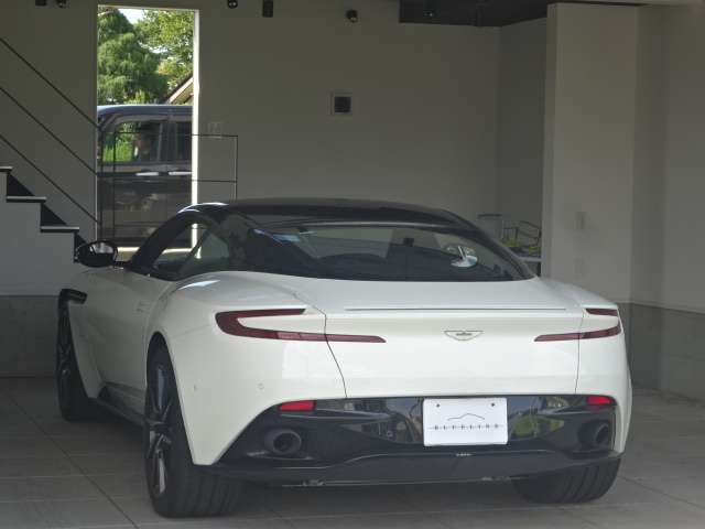 アストンマーティン ＤＢ１１ ５．２ H29年 (甲信越・北陸) 99
