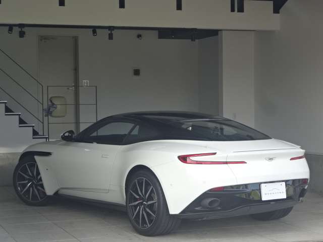 アストンマーティン ＤＢ１１ ５．２ H29年 (甲信越・北陸) 99
