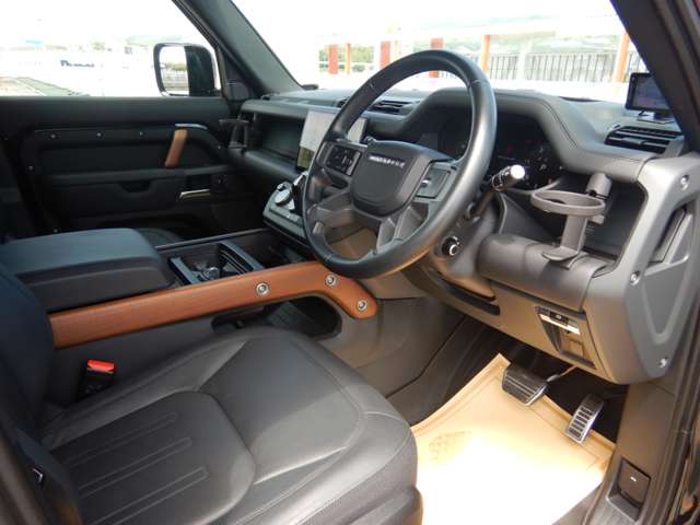 ランドローバー ディフェンダー １１０ Ｘ ３．０Ｌ Ｄ３００ ディーゼルターボ ４ＷＤ R4年 (近畿) 99