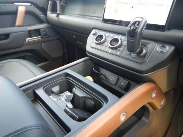 ランドローバー ディフェンダー １１０ Ｘ ３．０Ｌ Ｄ３００ ディーゼルターボ ４ＷＤ R4年 (近畿) 99