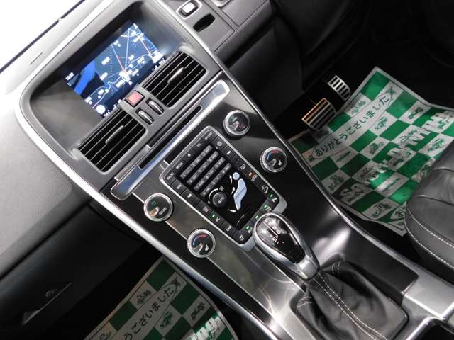 ボルボ ＸＣ６０ Ｔ６ ＡＷＤ Ｒデザイン ４ＷＤ H27年 (近畿) 99